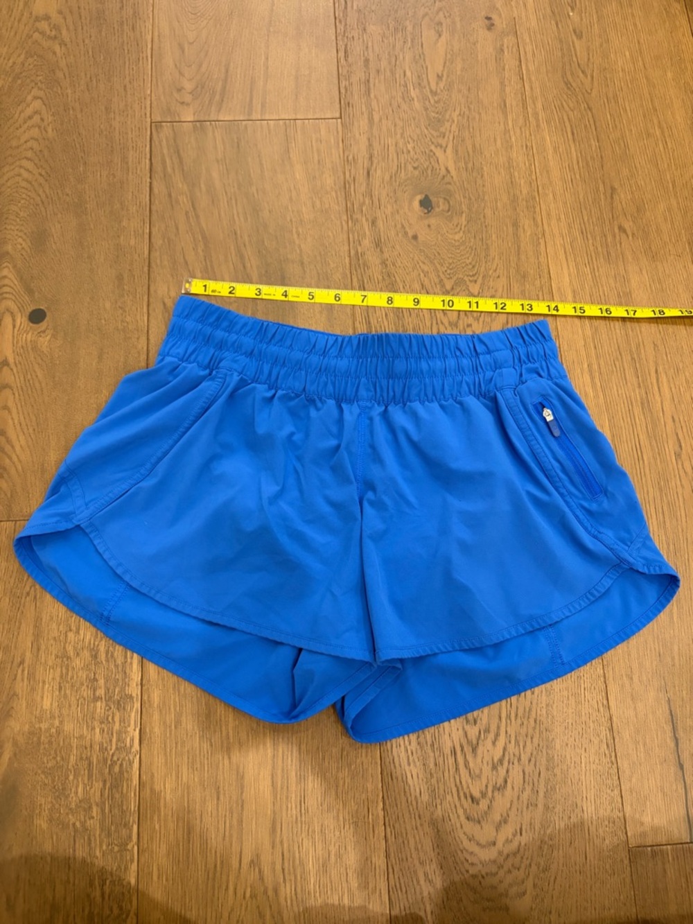 lululemon athletica tracker shorts - size 10
